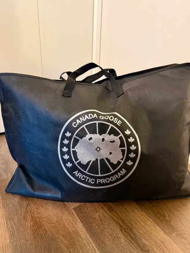 Canada Goose Chilliwack Bomber in Men's in Edmonton - Image 6