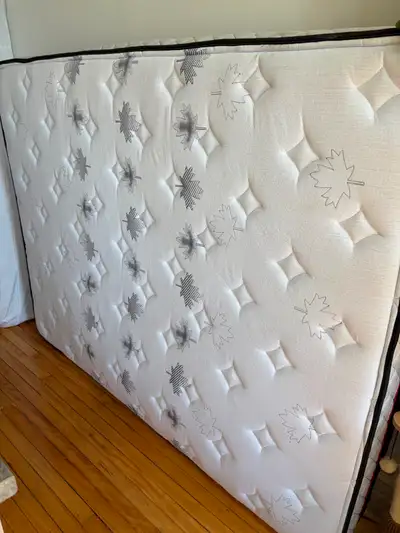 Matelas Queen Mattress - TRUE NORTH - Comme neuf/like new - 200$, View more