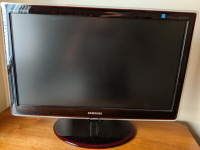 Samsung P2570HD Widescreen LCD HDTV Display.