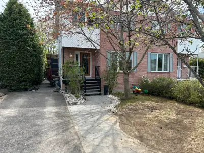 Découvrez cette magnifique maison de 3 chambres spacieuses, parfaite pour une famille ou des profess...