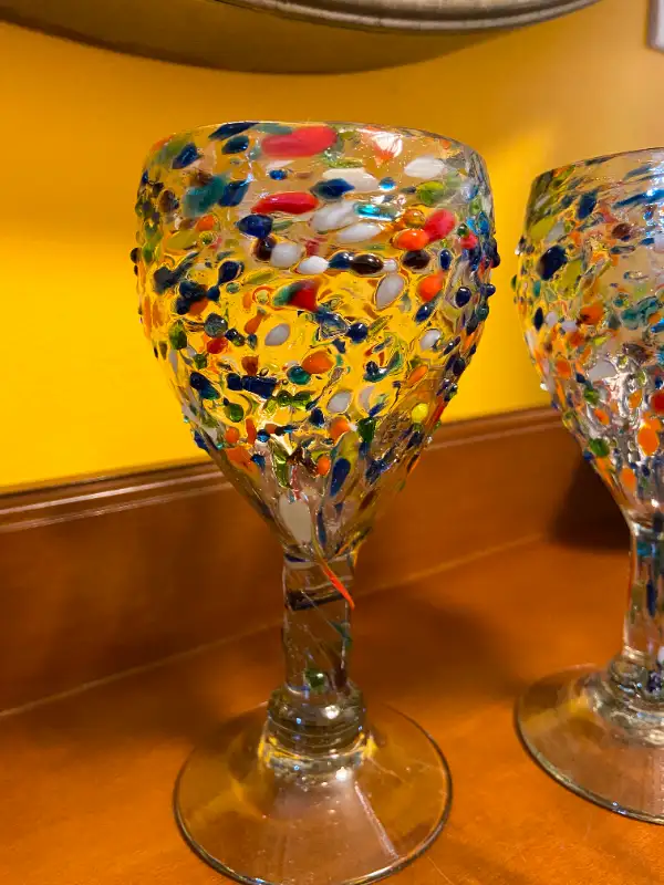 Pair of Handblown Mexican Glass Pebbled Confetti Wine Glasses in Arts & Collectibles in Oshawa / Durham Region - Image 7