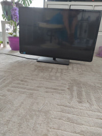 TOSHIBA TV and REMOTE for sale!