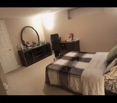 Master Bedroom for Rent – Whyte Ave Area Master bedroom with walk-in closet available in a 4-bedroom...