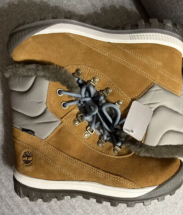 New Without Box Women's Timberland Mount Hayes Waterproof Insula in Women's - Shoes in Mississauga / Peel Region - Image 3