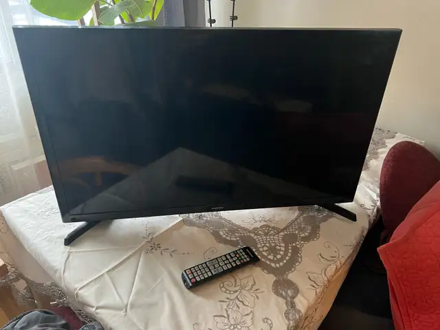 Samsung smart tv , 31’ in TVs in City of Montréal - Image 5