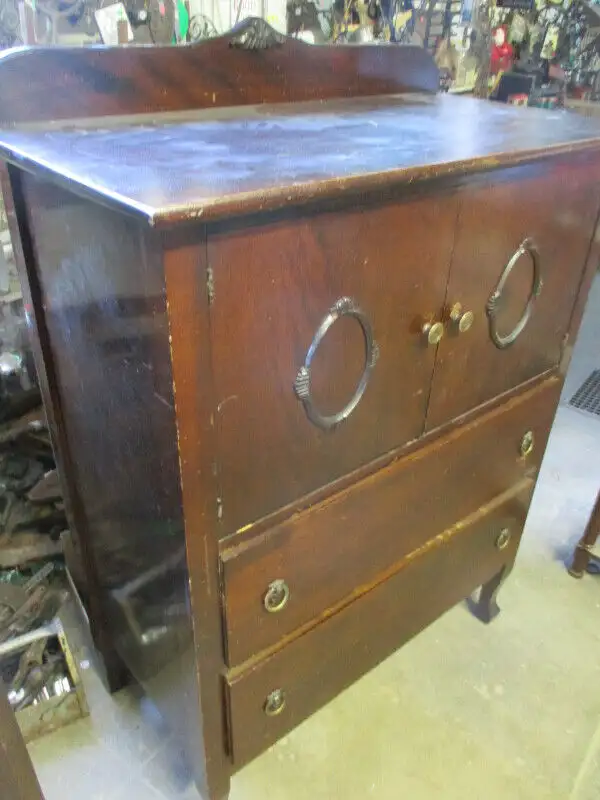 1930s MAHOGANY GENTLEMENS DRESSER $150 CABIN COTTAGE DECOR