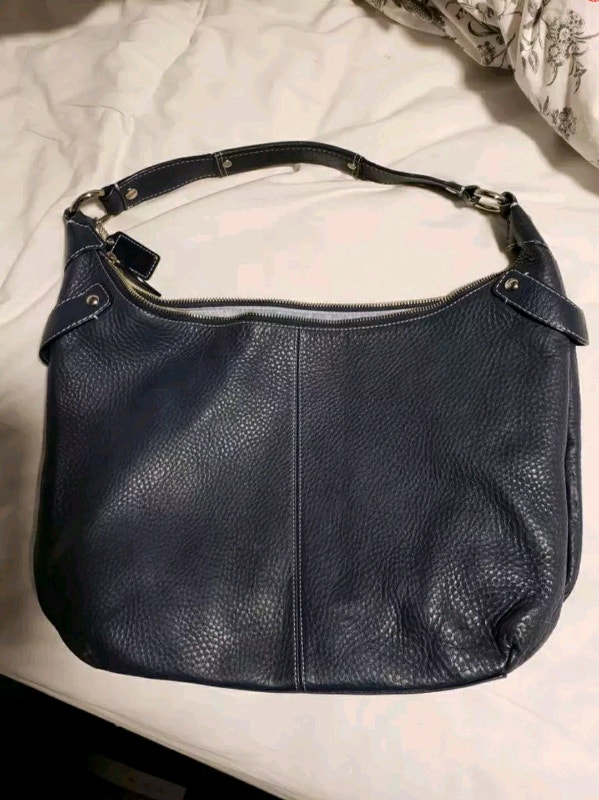 Coach handbag Women's Bags & Wallets Oshawa / Durham Region Kijiji