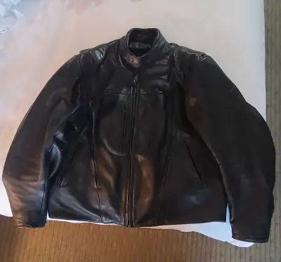 3xl Moto Mod brand all leather riding jacket with elbow,shoulder and back padding. Has 3 outside zip...