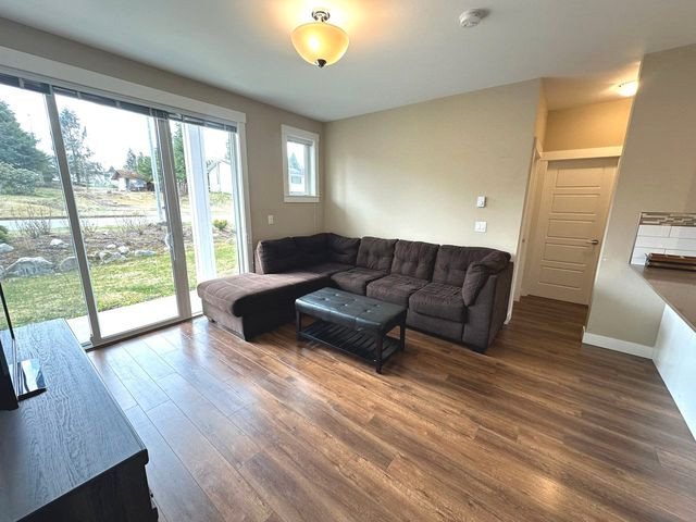 Furnished 2 Bed, 2 Bath TH, Own Laundry and Parking On Site in Long Term Rentals in Kitimat - Image 3