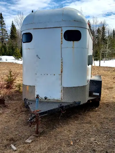 J'ai acheté cette remorque en 2021 au prix de 5000$. Finalement je me suis acheté un percheron, et d...