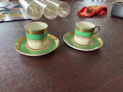Origin and Brand: The set is made by Aynsley, a brand of fine bone china from England. Pattern and C...