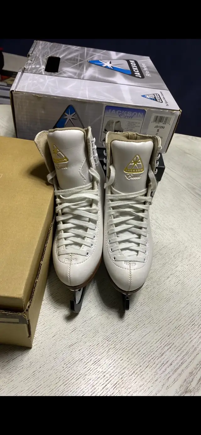  JACKSON WOMEN'S FIGURE SKATES size5 in Skates & Blades in Mississauga / Peel Region - Image 3