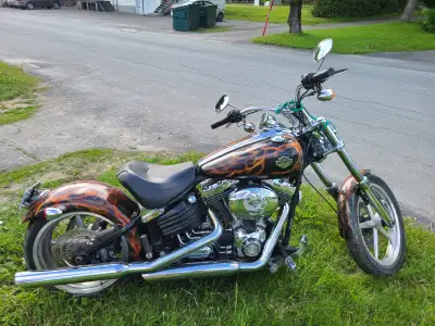 Très belle moto à un prix plus que raisonnable : Non négociable. Écoutez le son de cette petite merv...