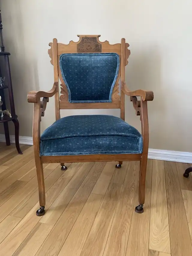 Antique Parlour Chair in Chairs & Recliners in Ottawa - Image 2