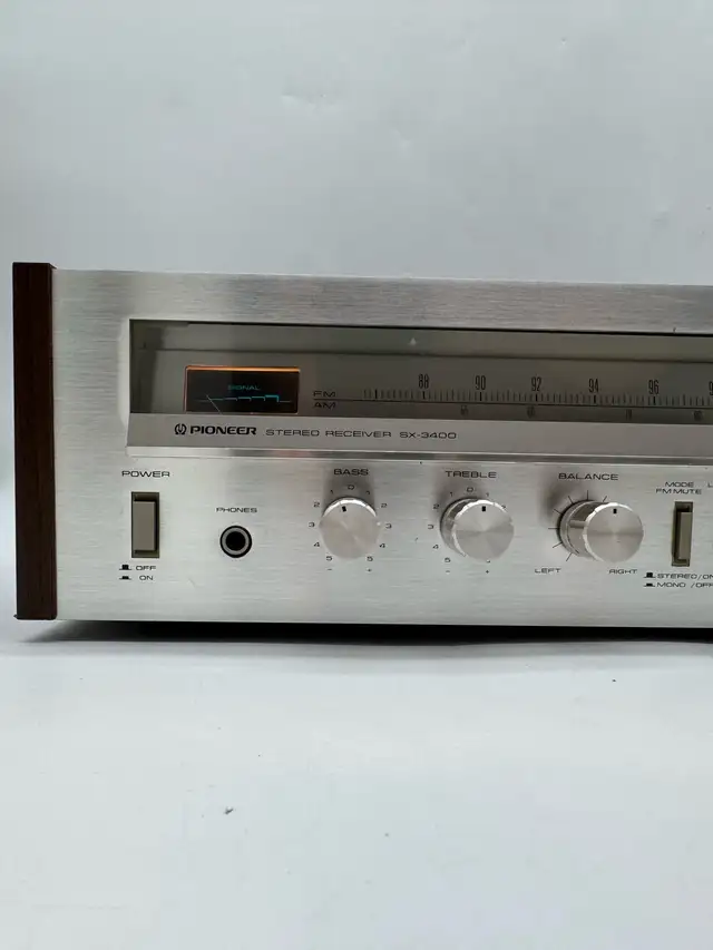 Pioneer SX-3400 Vintage AM/FM Stereo Receiver Made in Japan  in Stereo Systems & Home Theatre in City of Toronto - Image 3