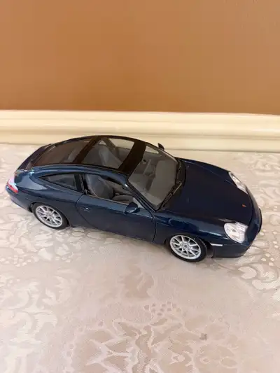 1/18 Porsche 911 996 Carrera, View more