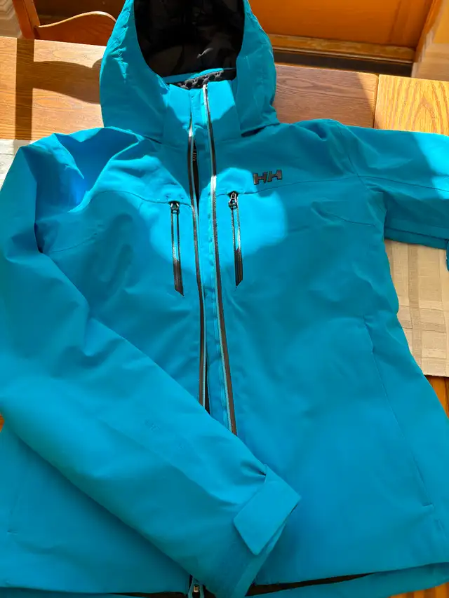 Manteau de ski Helly Hansen in Women's - Tops & Outerwear in City of Montréal - Image 2