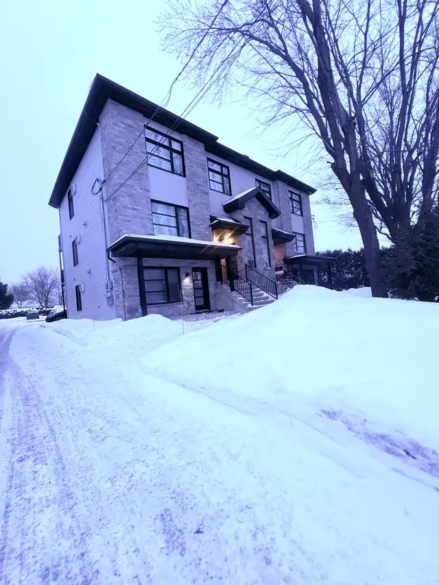 Superbe Condo 2 chambres à louer à sainte Anne des plaines