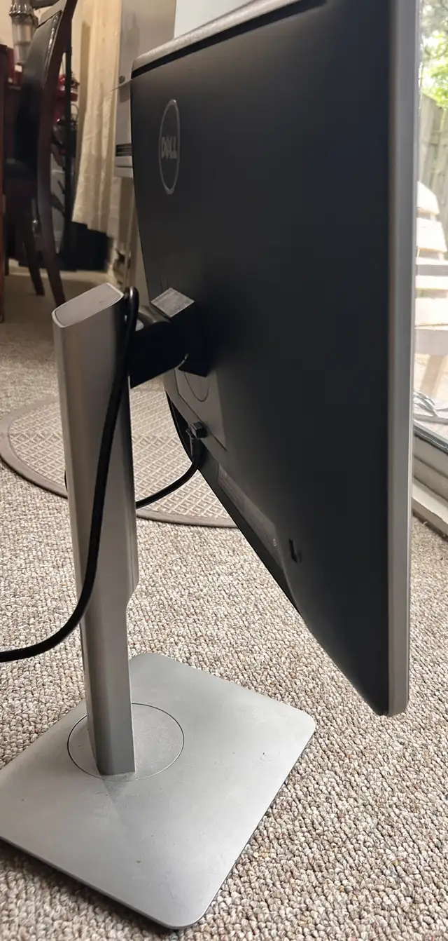 Dell P1914Sf Monitor in Monitors in Kitchener / Waterloo - Image 3