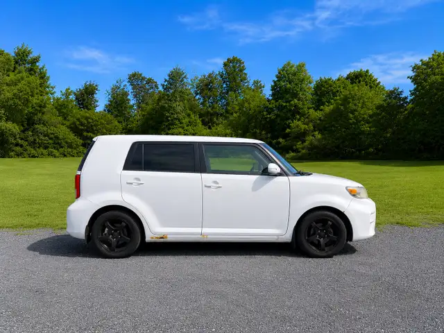 Scion xB 2011 à vendre in Cars & Trucks in Drummondville - Image 3