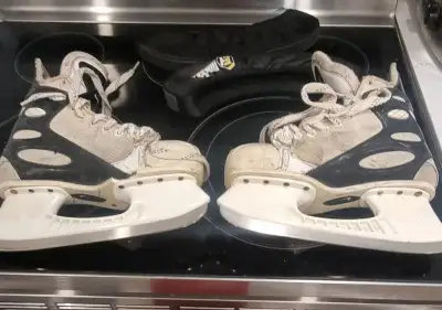 Federov AIR Zoom White skates size 9, View more
