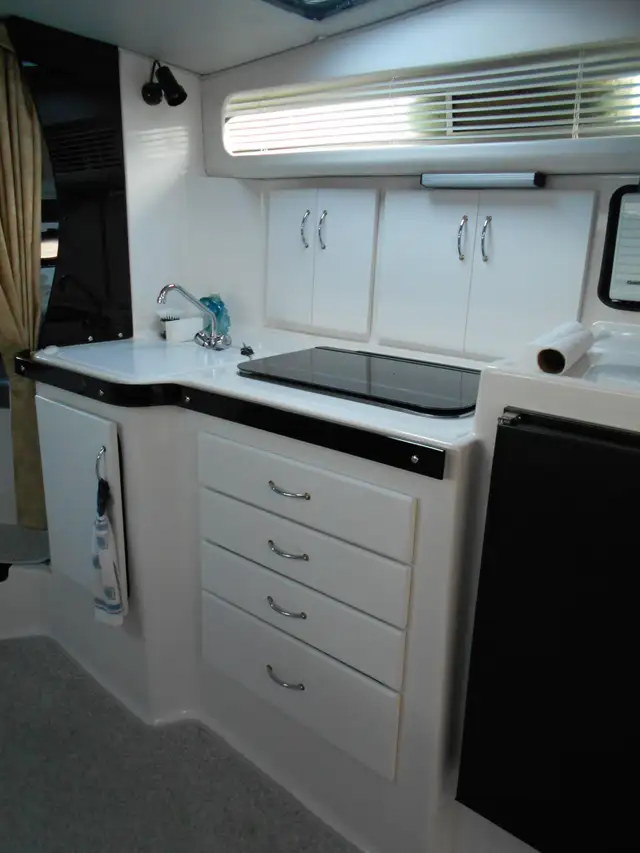Bateau Thundercraft Express 350 1993 52000$ négo in Powerboats & Motorboats in Lac-Saint-Jean - Image 10