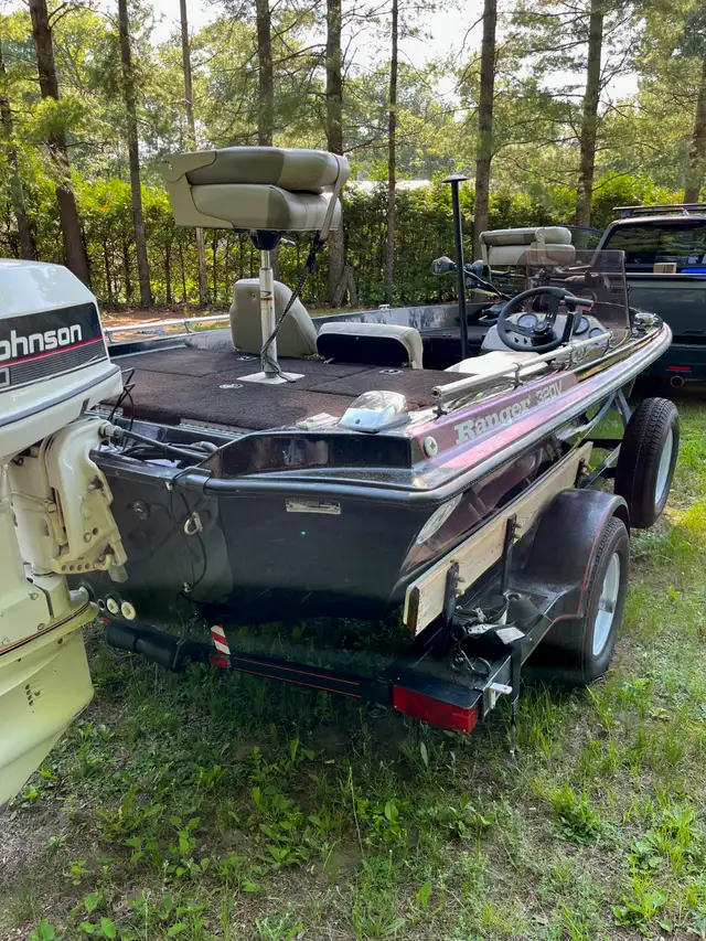 1989 Ranger 320V Bass Boat 16' in Powerboats & Motorboats in Pembroke - Image 7