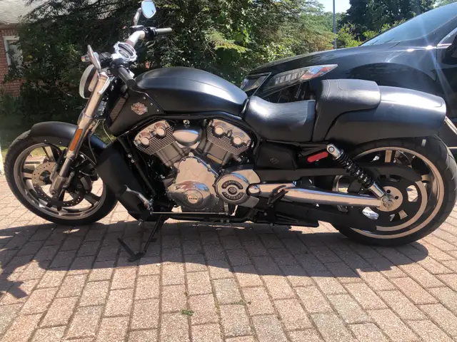 2010 VRod Muscle in Street, Cruisers & Choppers in Barrie - Image 3