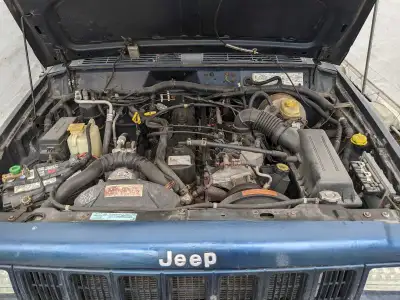 Je vends ma Jeep Cherokee, un VUS robuste avec 201228 km au compteur, parfait pour affronter tous le...