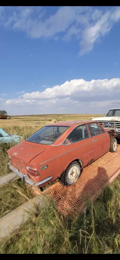 1970 toyota corolla sprinter pretty well intake other then missing fender and front bumper very coll...