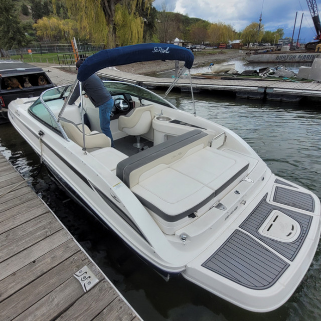 2013 Searay 240 Sundeck Mint Condition Moving Sale 65 Hrs in Powerboats & Motorboats in Vernon - Image 2