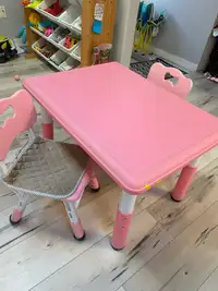 Kids Art Table Set with 2 Chairs 