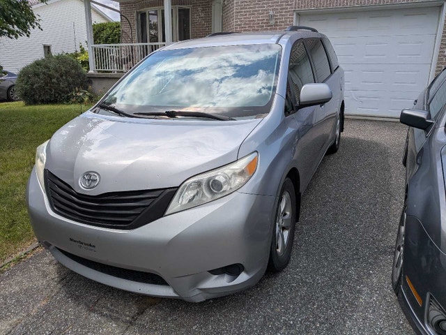Toyota Sienna 2012 — photo 4