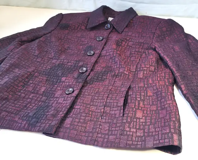 Conrad C Collection Textured Metallic Button Up Blazer Jacket in Women's - Tops & Outerwear in Markham / York Region - Image 4