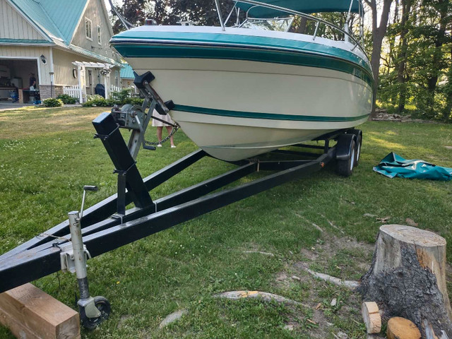 23' Wellcraft bowrider in Powerboats & Motorboats in St. Catharines - Image 2