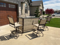 Patio Bar Set with Bar and 4 Swivel Chairs