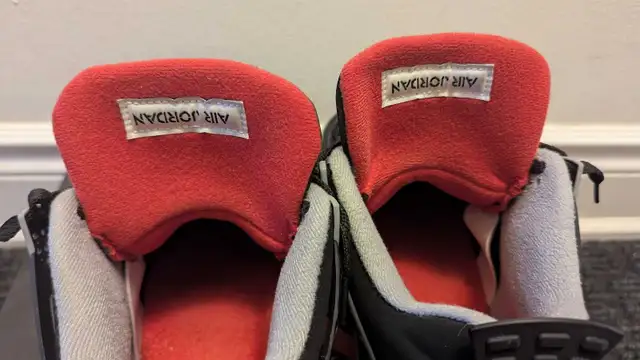 Jordan 4 BRED size 9 in Men's Shoes in City of Toronto - Image 5