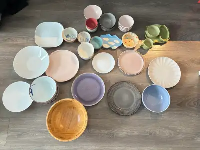 Large bundle of bowls, chopsticks, forks, dessert forks and other utensils. Great for home, parties,...