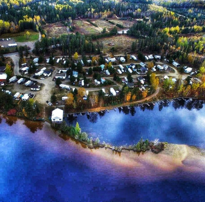 Serviced RV sites at Minisinakwa Lodge Campground in Gogama, ON
