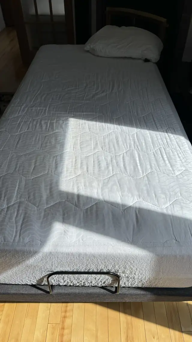 lit personnel - zero gravitité presque neuf in Beds & Mattresses in Trois-Rivières - Image 4