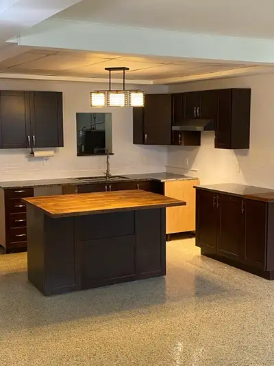 A louer à Anjou très grand 3 1/2 a 1000,00$/ Découvrez ce superbe logement à louer, offrant un espac...