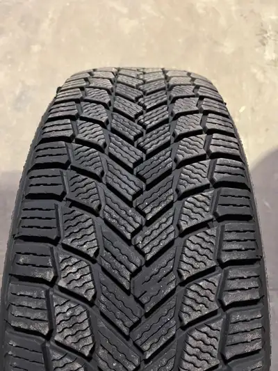 235/65R18 Michelin X Ice Snow Set of 4 8/32” tread left