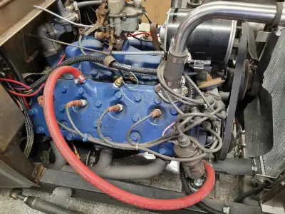 Moteur ford flathead v8 fonctionnel mais boucane sur un cylindre Pour plus d'information daniel au 4...