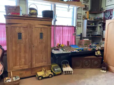 AUCTION At BEZANSON AUCTIONEERING CENTER 2015 Highway 362 Victoria Vale (Just North of Middleton) SA...