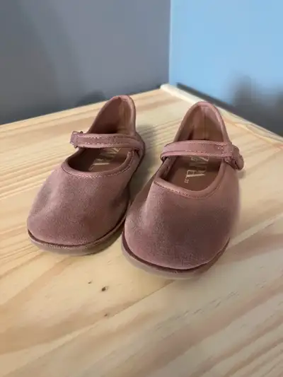 Suede pink girls ballet flats by ZARA -  Size 23, View more