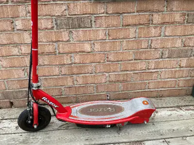 Selling Razor E100 electric Scooter Comes with original Charger Brand New Batteries Original price $...