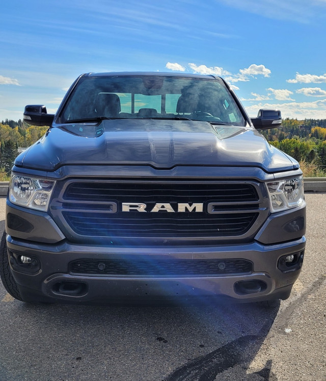 2020 Dodge Ram 5.7 L V8 4WD Low Kms in Cars & Trucks in Calgary - Image 3