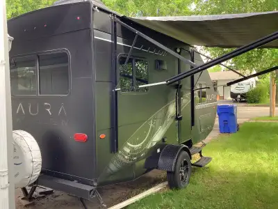 14,500 Excellent condition Electric Awning Electric Jack Comes with weight distribution hitch and sw...