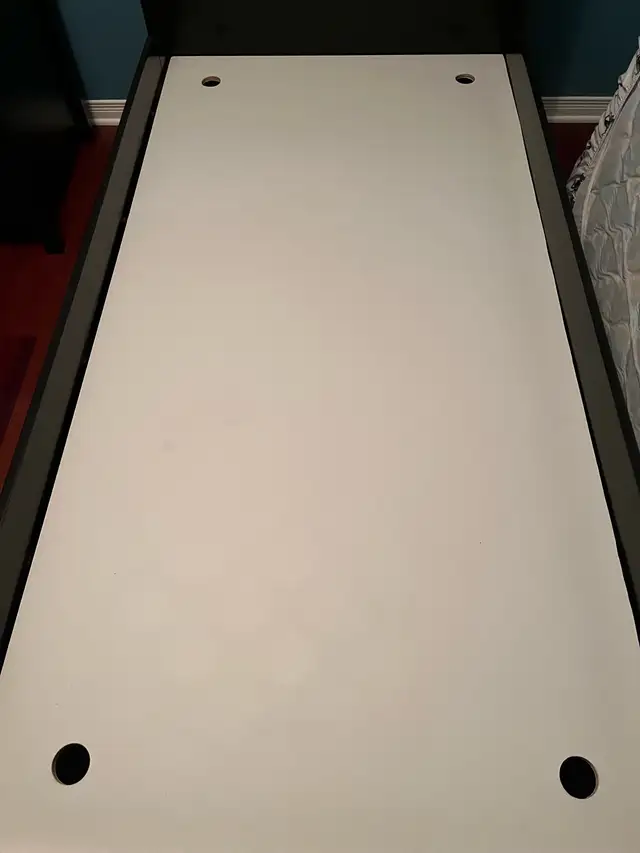 Lit simple en bois in Beds & Mattresses in Laval / North Shore - Image 7