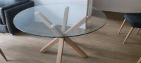 Glass table / Table en verre - Bon état (+ chaises x4 CAD10)